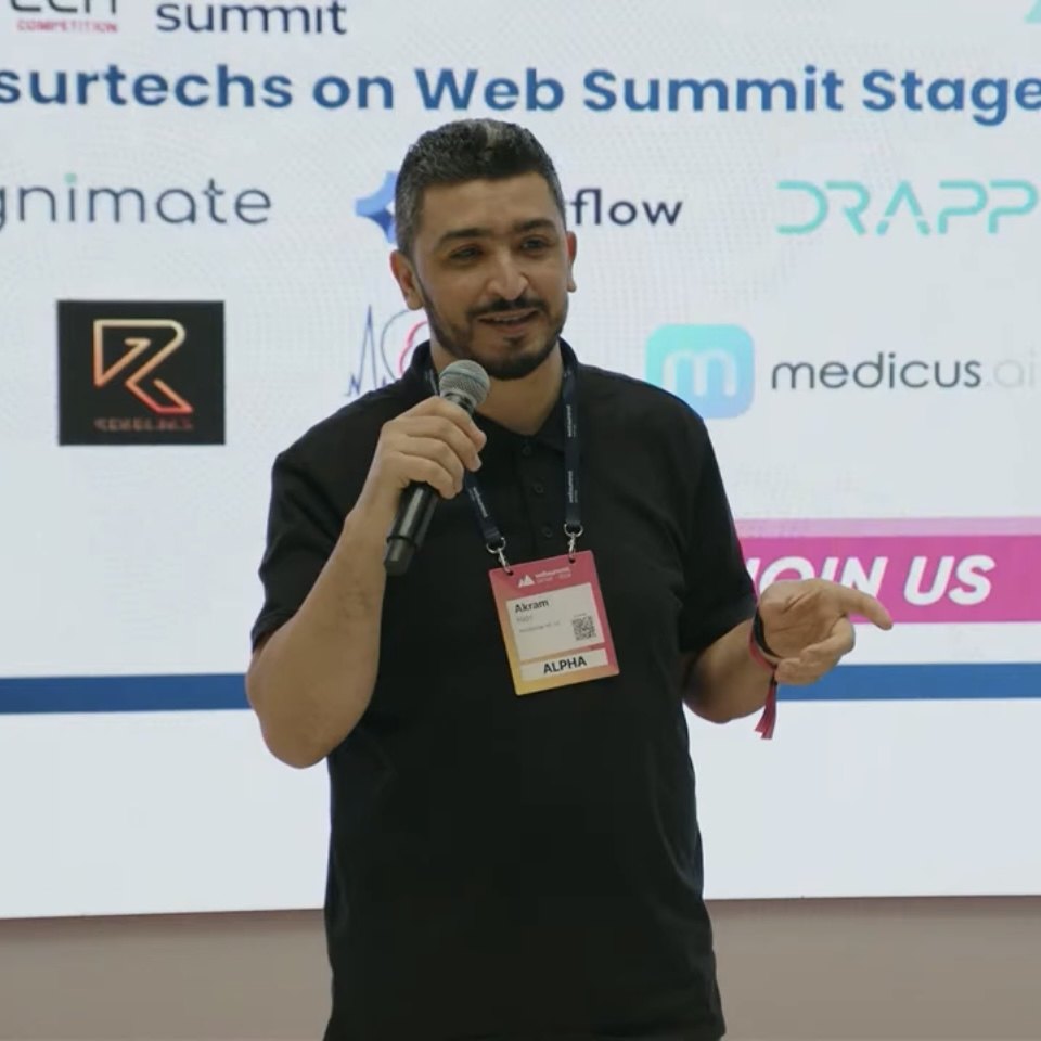 Akram Hidri pitching on the Web Summit stage